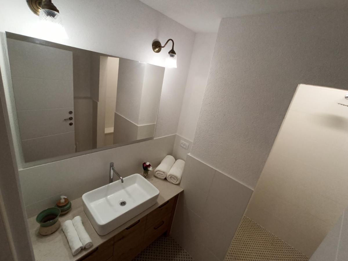Accommodation At Miss Daisy - להתארח אצל מיס דייזי Rosh Pinna Exterior foto