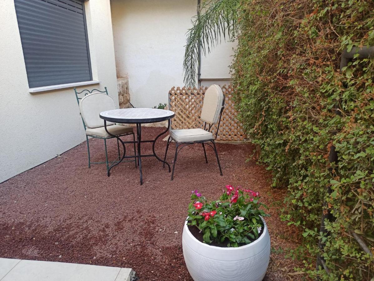 Accommodation At Miss Daisy - להתארח אצל מיס דייזי Rosh Pinna Exterior foto