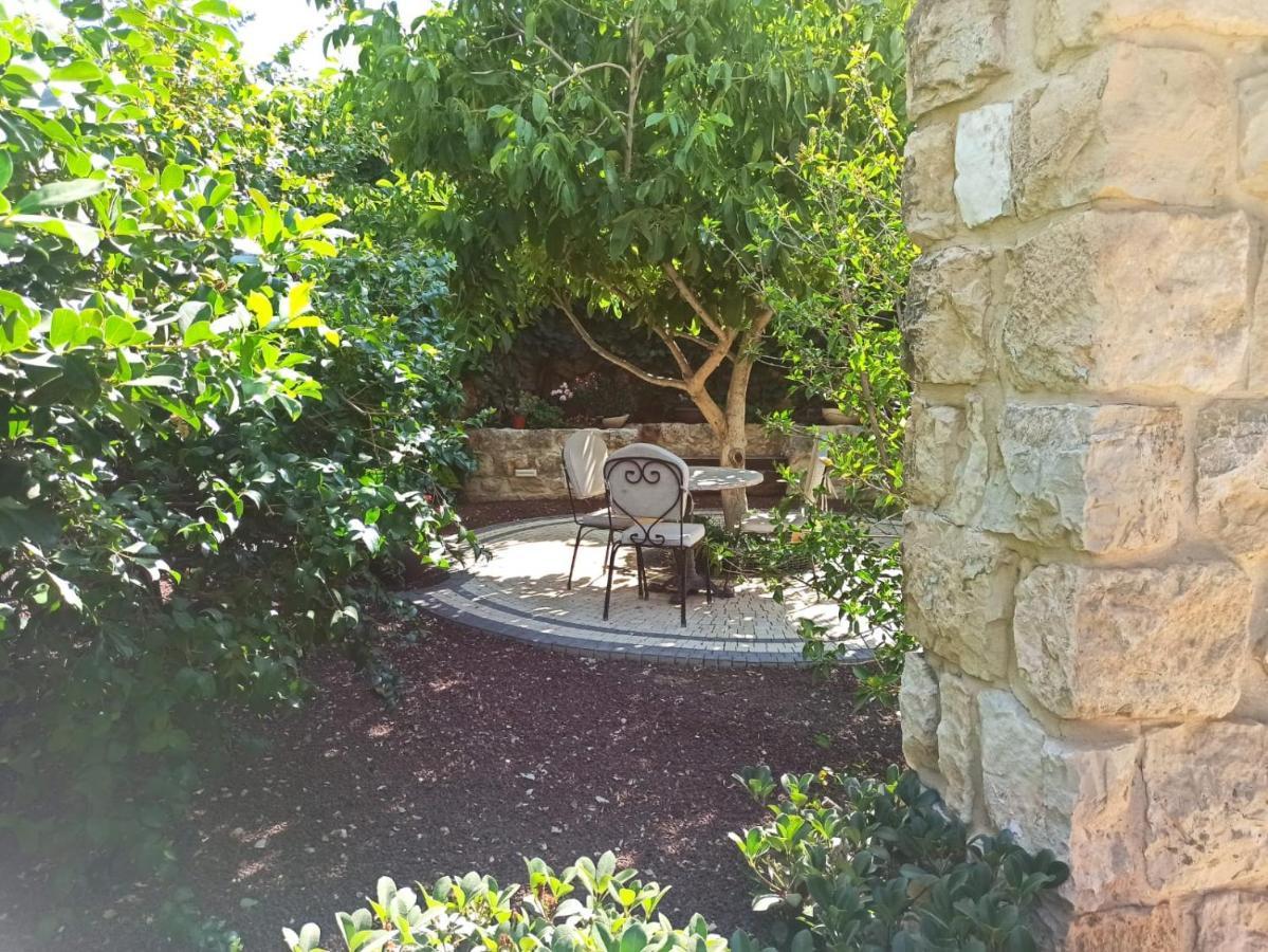 Accommodation At Miss Daisy - להתארח אצל מיס דייזי Rosh Pinna Exterior foto