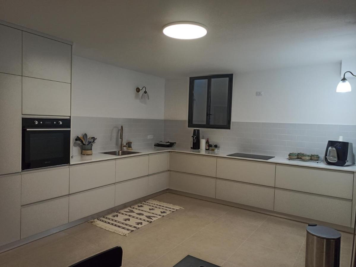 Accommodation At Miss Daisy - להתארח אצל מיס דייזי Rosh Pinna Exterior foto