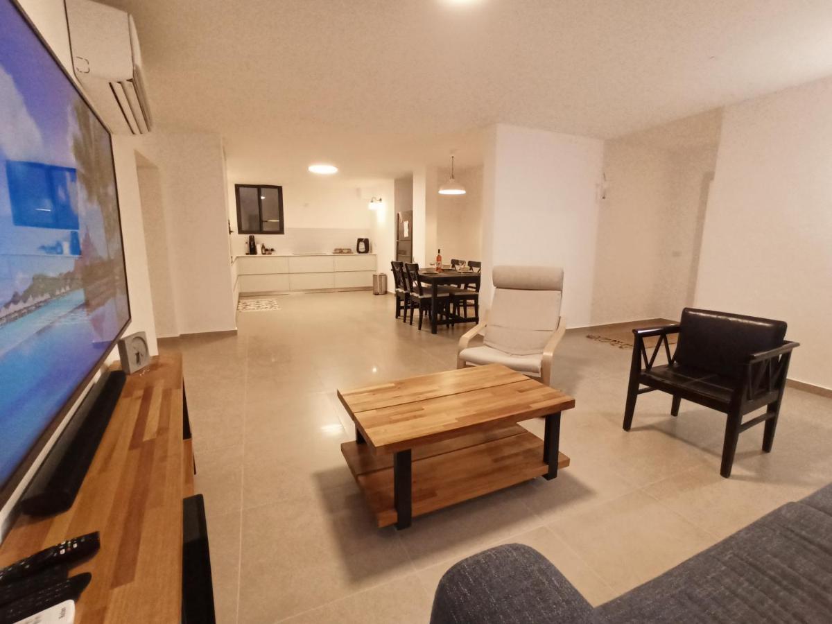 Accommodation At Miss Daisy - להתארח אצל מיס דייזי Rosh Pinna Exterior foto