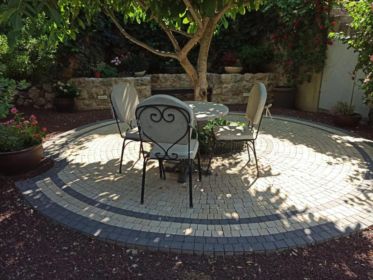 Accommodation At Miss Daisy - להתארח אצל מיס דייזי Rosh Pinna Exterior foto