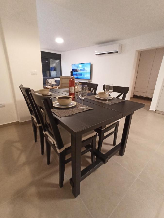 Accommodation At Miss Daisy - להתארח אצל מיס דייזי Rosh Pinna Exterior foto