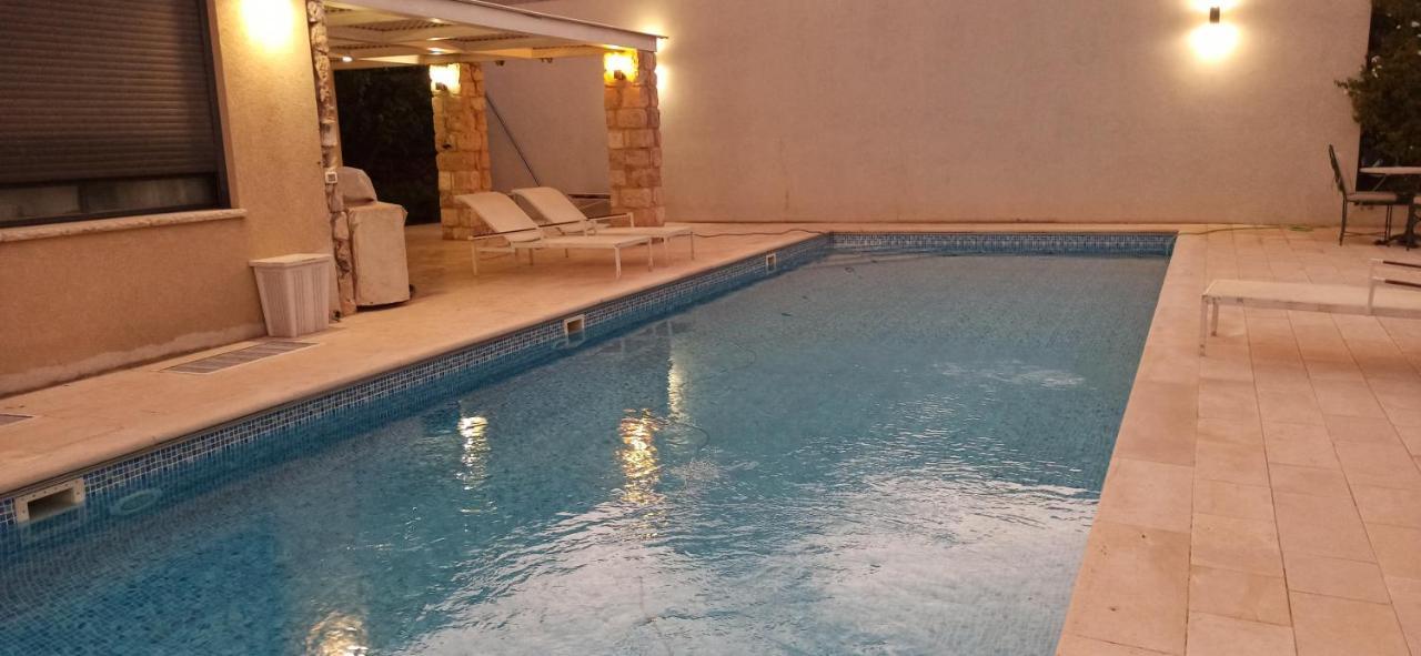 Accommodation At Miss Daisy - להתארח אצל מיס דייזי Rosh Pinna Exterior foto